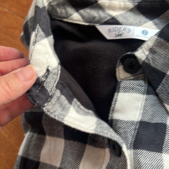 ⭐️HP⭐️Lee Riders Flannel shirt. Lined body. Brushed for softness. Button down. - Picture 9 of 9